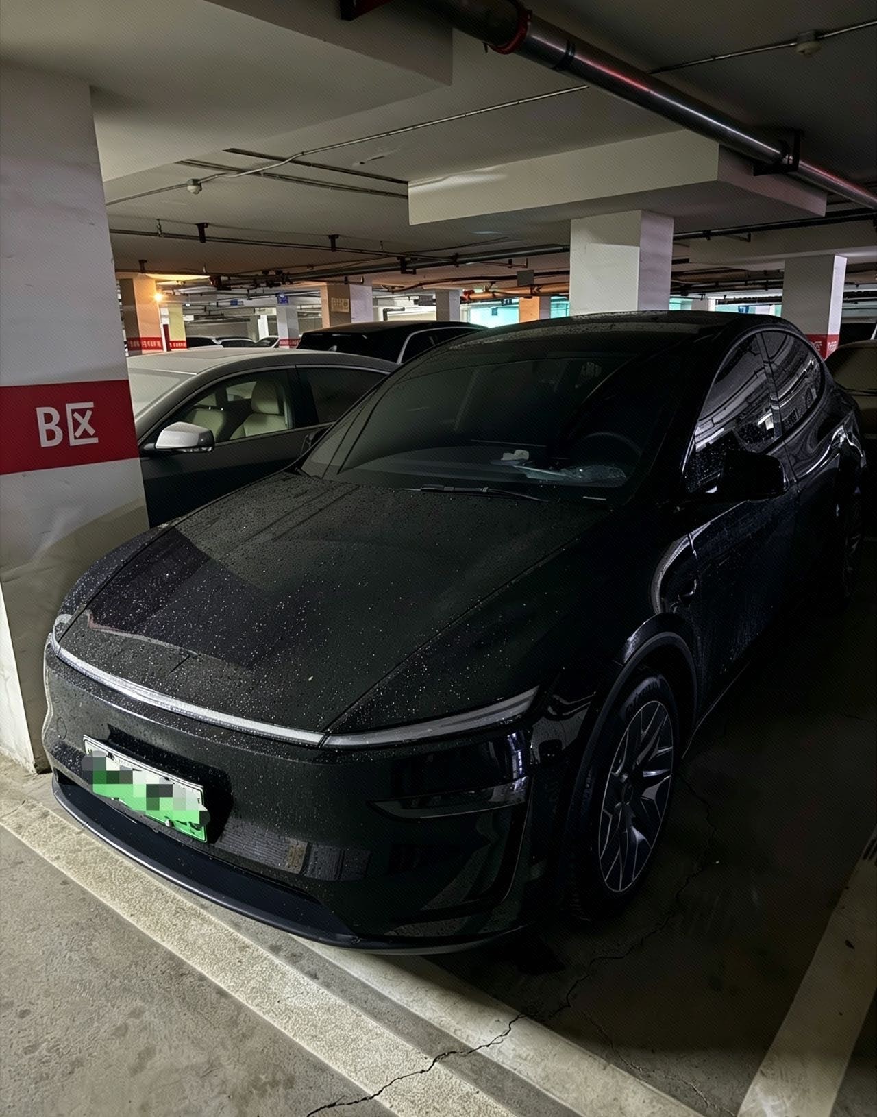 Tesla Model Y L 2025 Tesla Model Y L 2025 car image