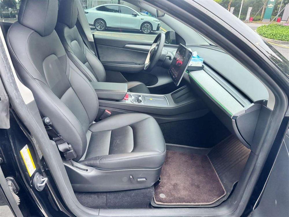 Tesla Model Y 2023 car image #13