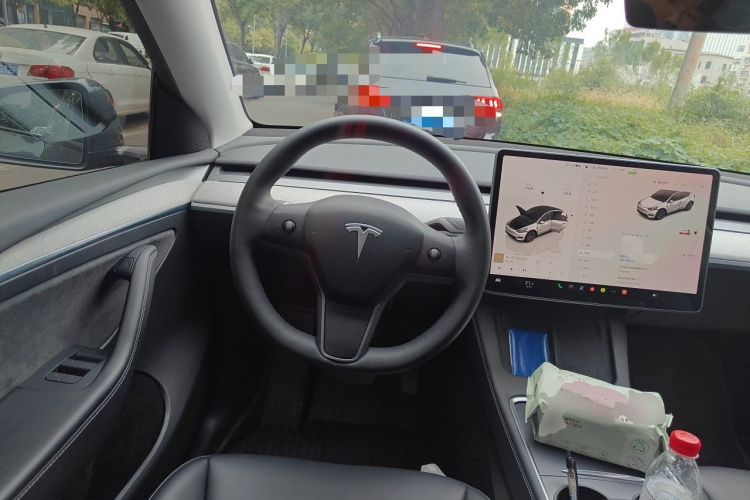 Tesla Model Y 2024 #11 Tesla Model Y 2024 car image #11
