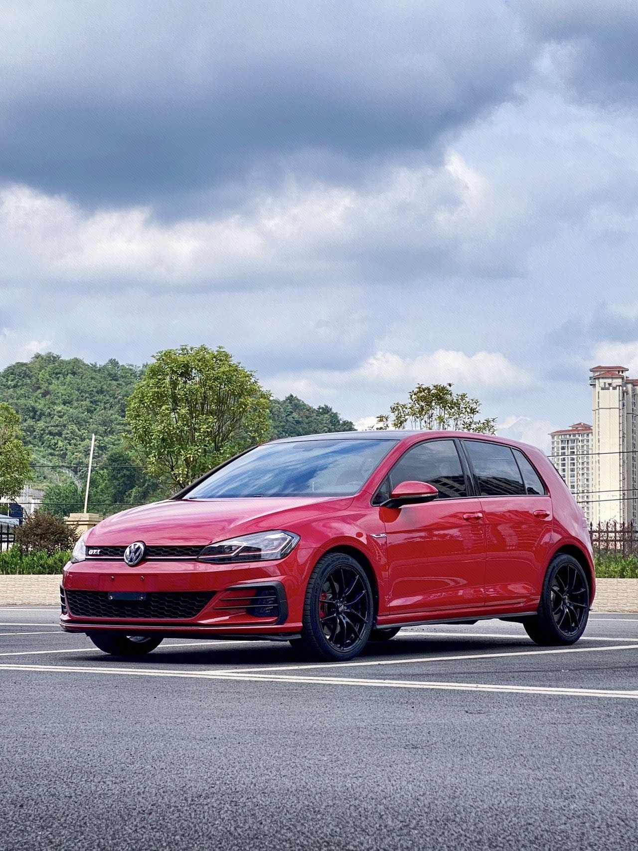 Volkswagen GolfGTI 2018 car image 