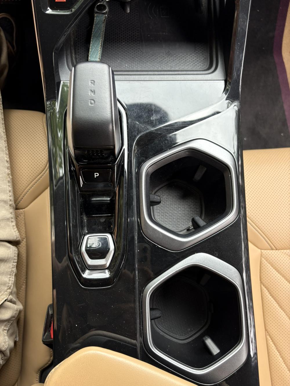 GEELY Boyue L 2023 car image #9