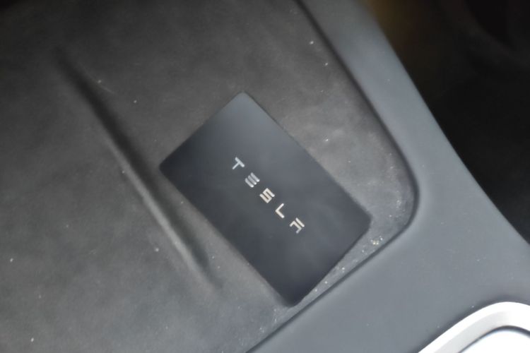 Tesla Model Y 2021 car image #9
