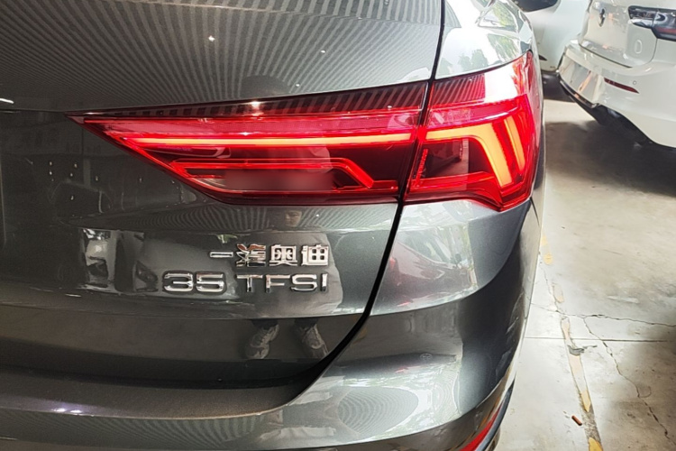 Audi Q3 2020 car image #8