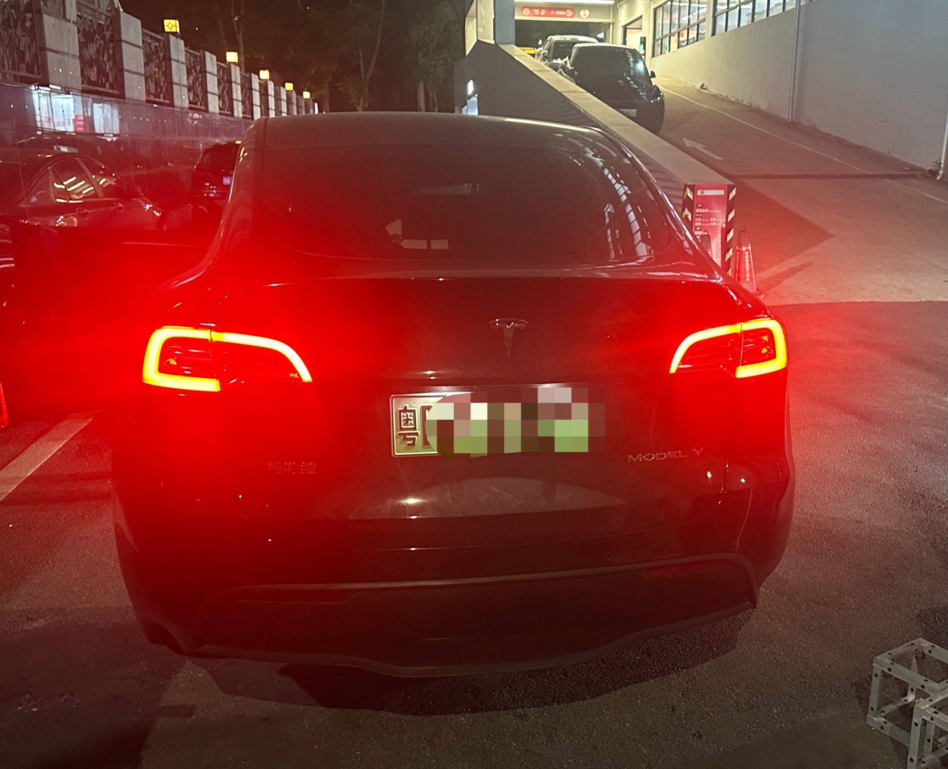 Tesla Model Y 2022 #4 Tesla Model Y 2022 car image #4