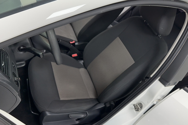 Volkswagen Polo 2018 car image #18