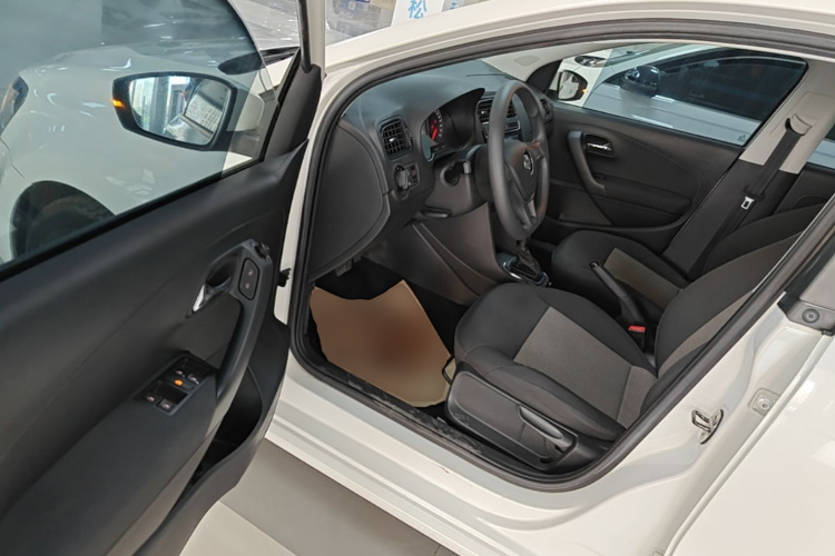 Volkswagen Polo 2019 car image #16