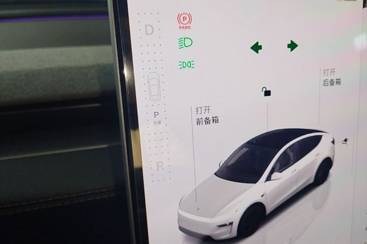 Tesla Model Y 2025 #14 Tesla Model Y 2025 car image #14
