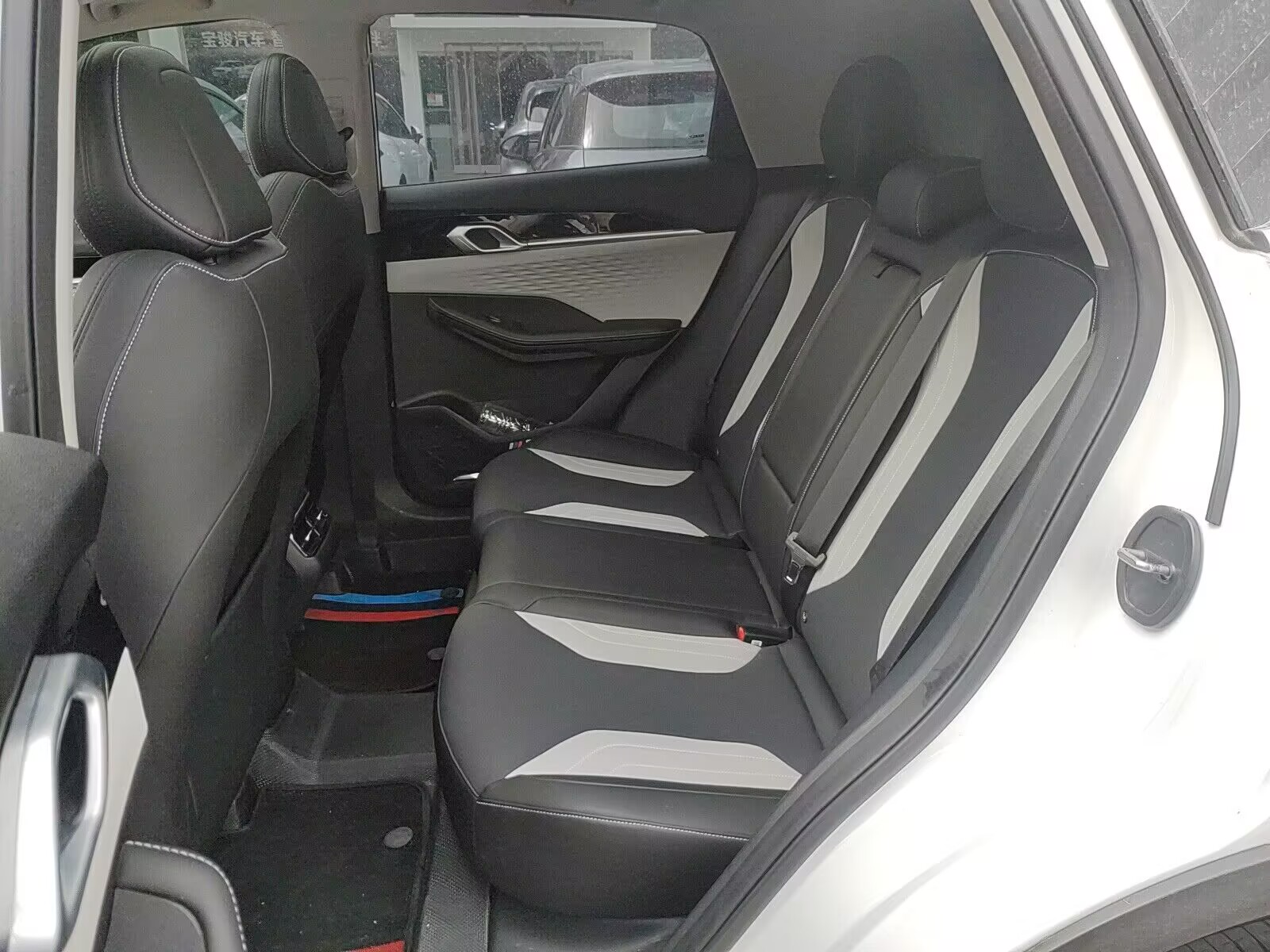 GEELY Coolray 2023 car image #5