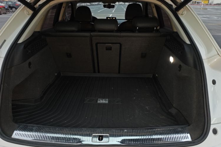 Audi Q3 2016 car image #19