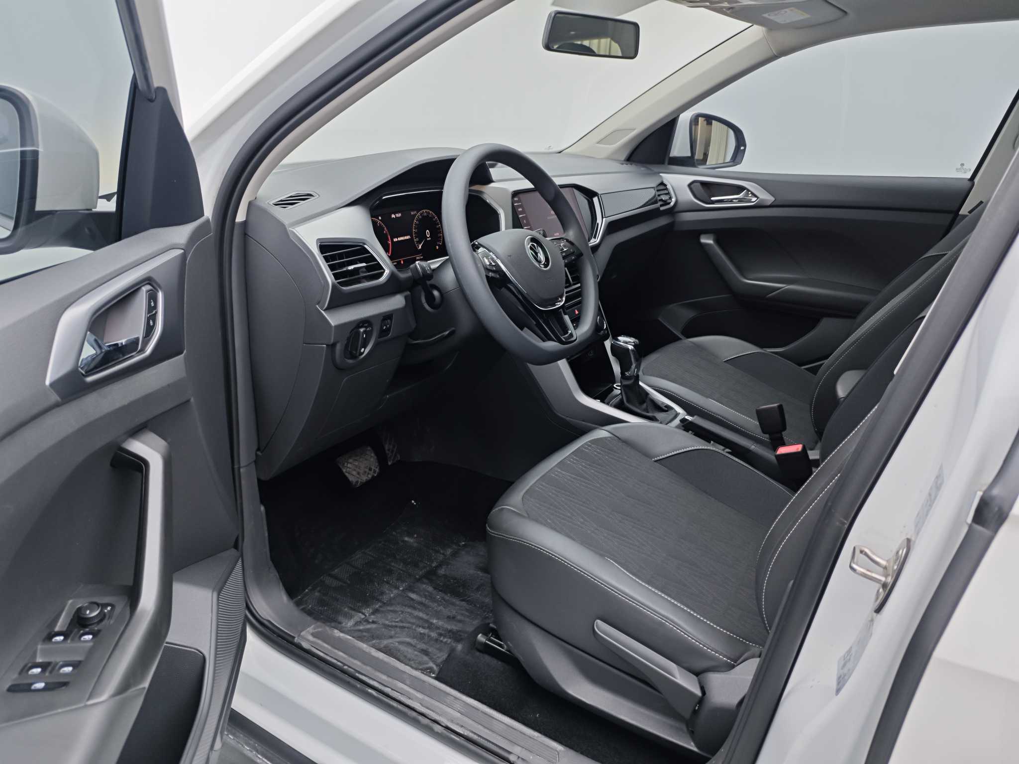 Volkswagen T-Cross 2022 car image #6