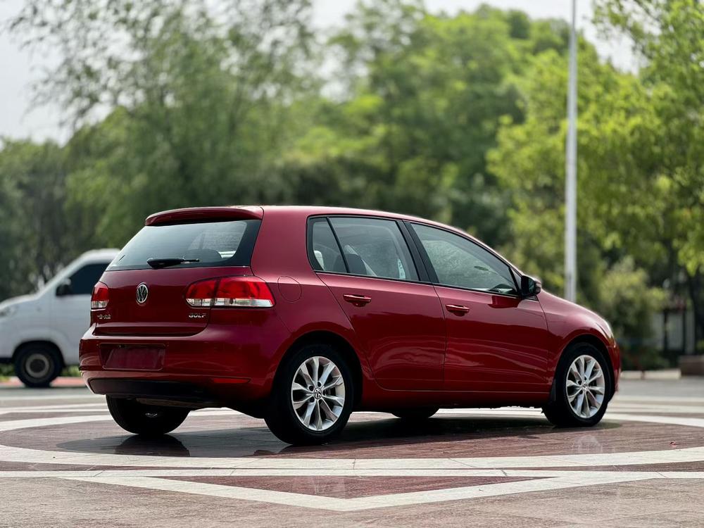 Volkswagen Golf 2012 car image #6