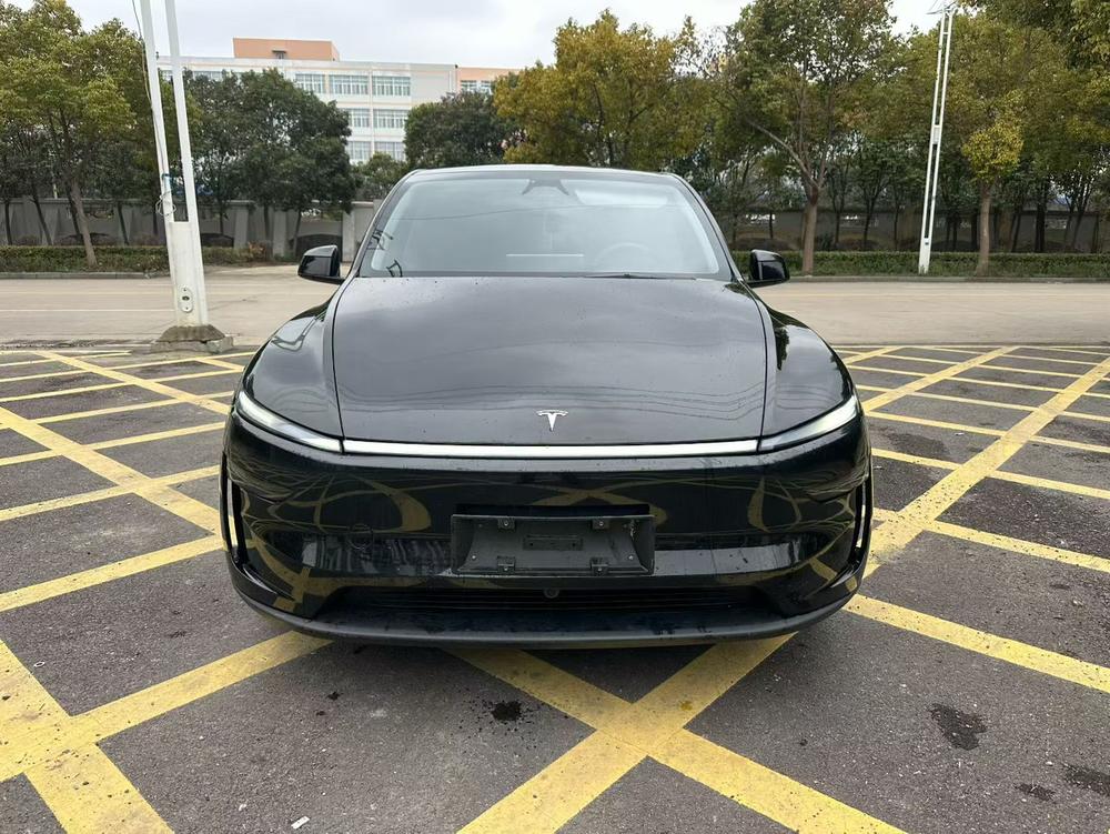 Tesla Model Y 2025 #2 Tesla Model Y 2025 car image #2