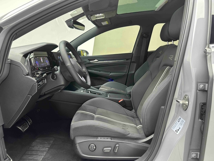 Volkswagen Golf 2023 car image #3