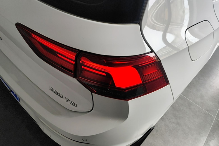 Volkswagen Golf 2024 car image #8