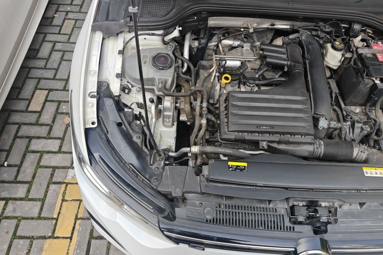 Volkswagen Golf 2021 car image #24