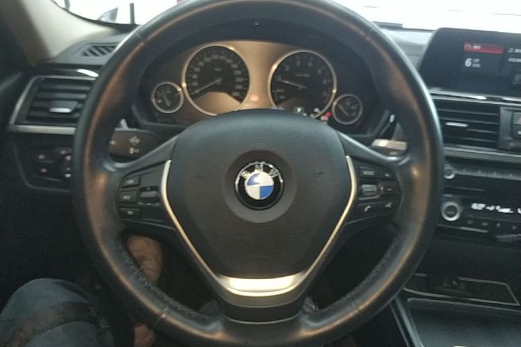BMW 3 Series 2018 car image #15