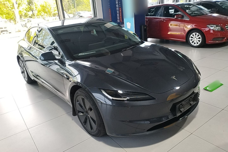Tesla Model 3 2025 immagine di auto #4