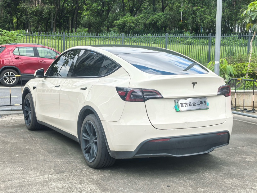 Tesla Model Y 2023 car image #7