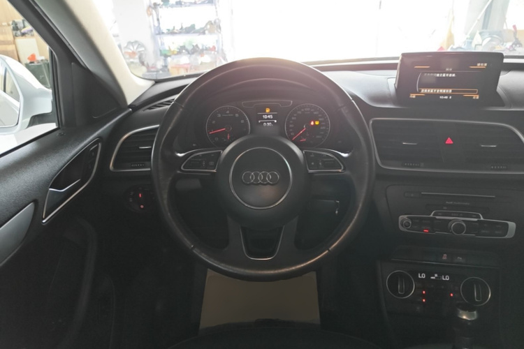 Audi Q3 2017 car image #11