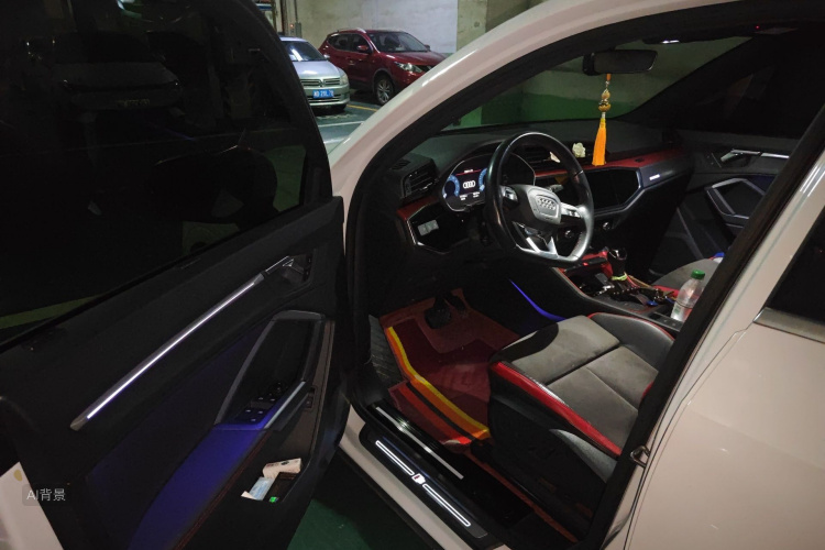 Audi Q3 2020 car image #18