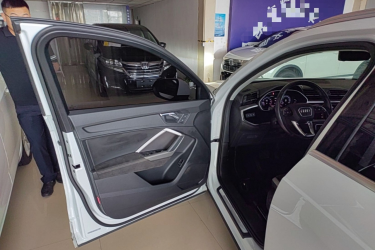 Audi Q3 2019 #16 Audi Q3 2019 car image #16