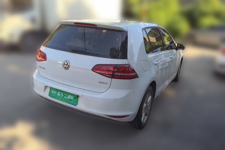 Volkswagen Golf 2017 car image #5
