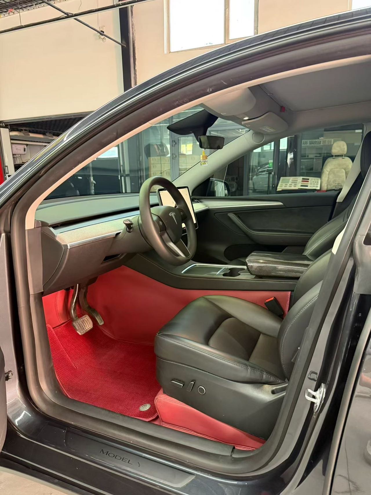Tesla Model Y 2024 car image #4