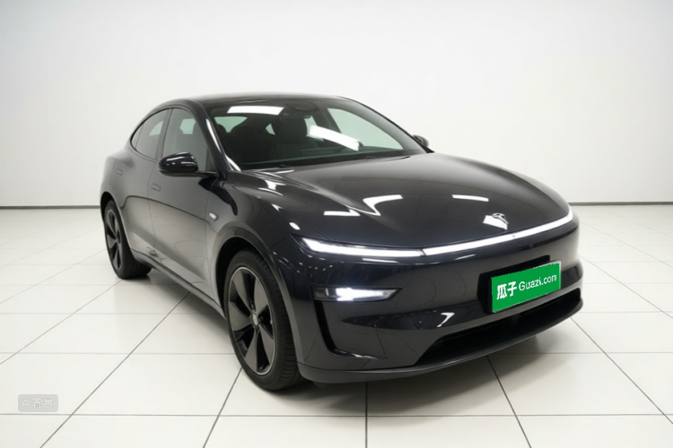 Tesla Model Y 2025 #4 Tesla Model Y 2025 car image #4