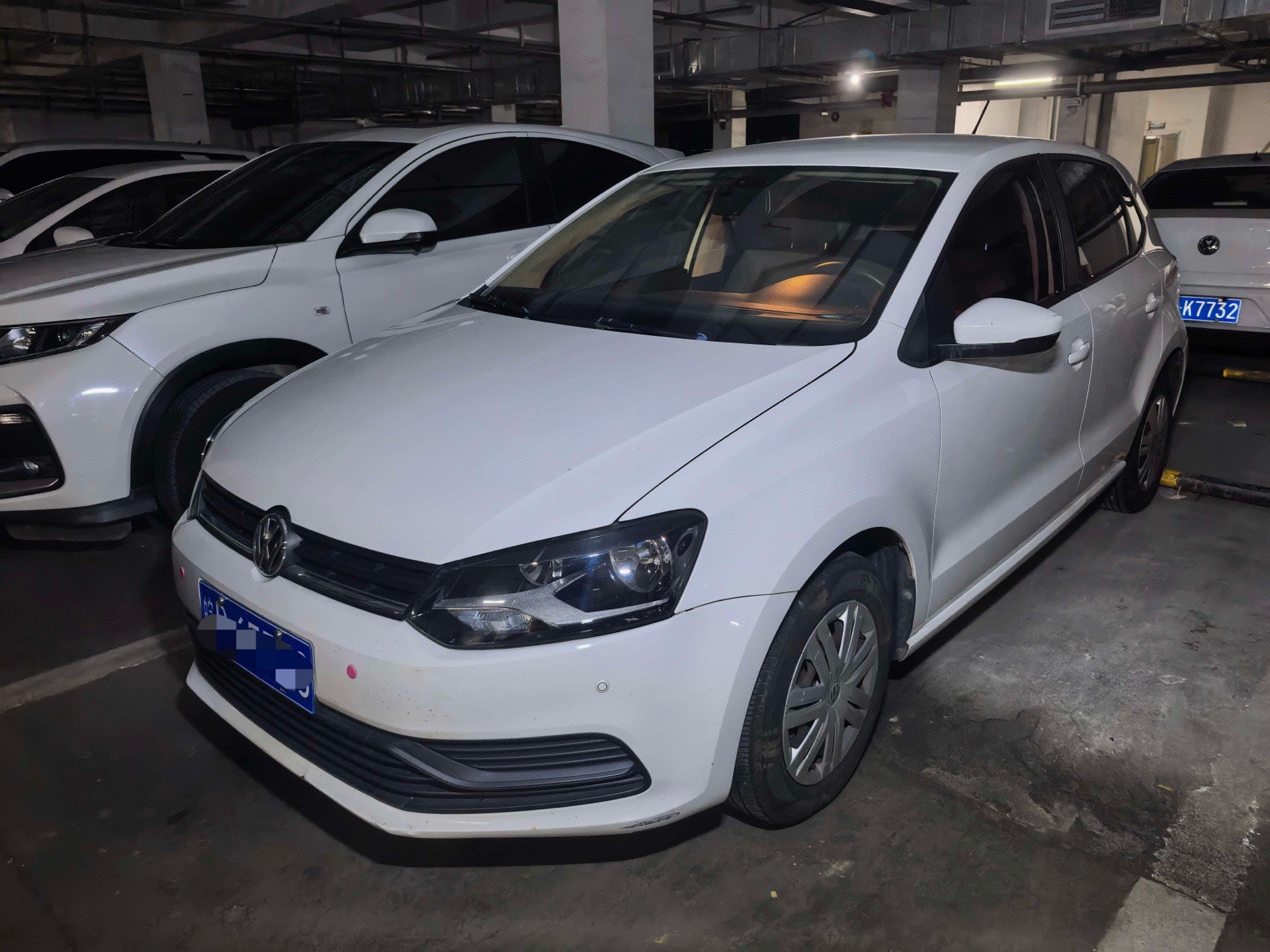 Volkswagen Polo 2015 car image 