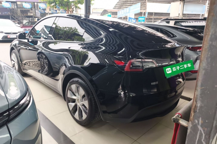 Tesla Model Y 2023 #6 Tesla Model Y 2023 car image #6