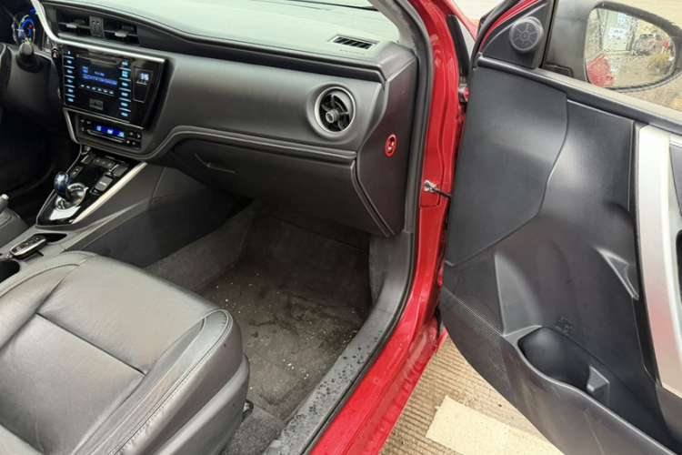 Toyota Corolla 2017 immagine di auto #16