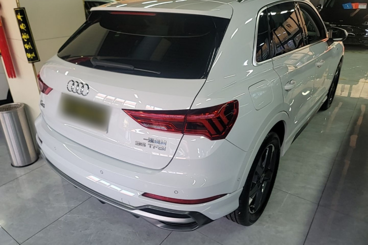 Audi Q3 2021 car image #7