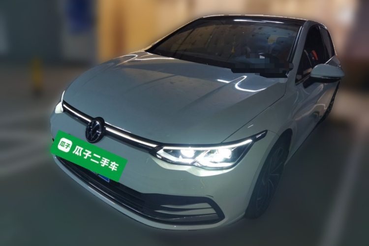 Volkswagen Golf 2022 car image #2