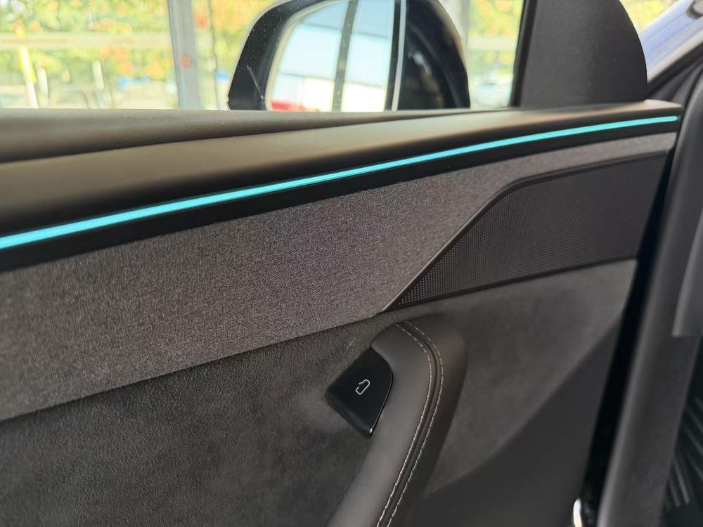 Tesla Model Y 2025 imagem de carro #12