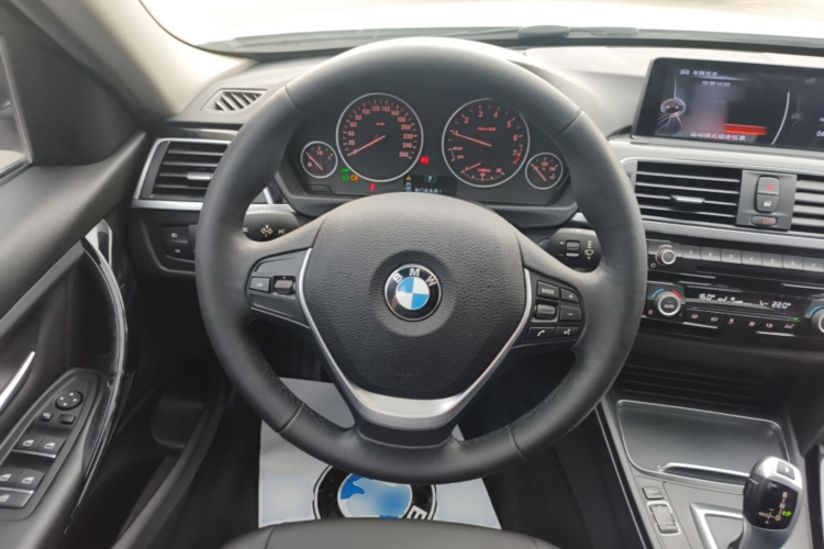 BMW 3 Series 2017 car image #11