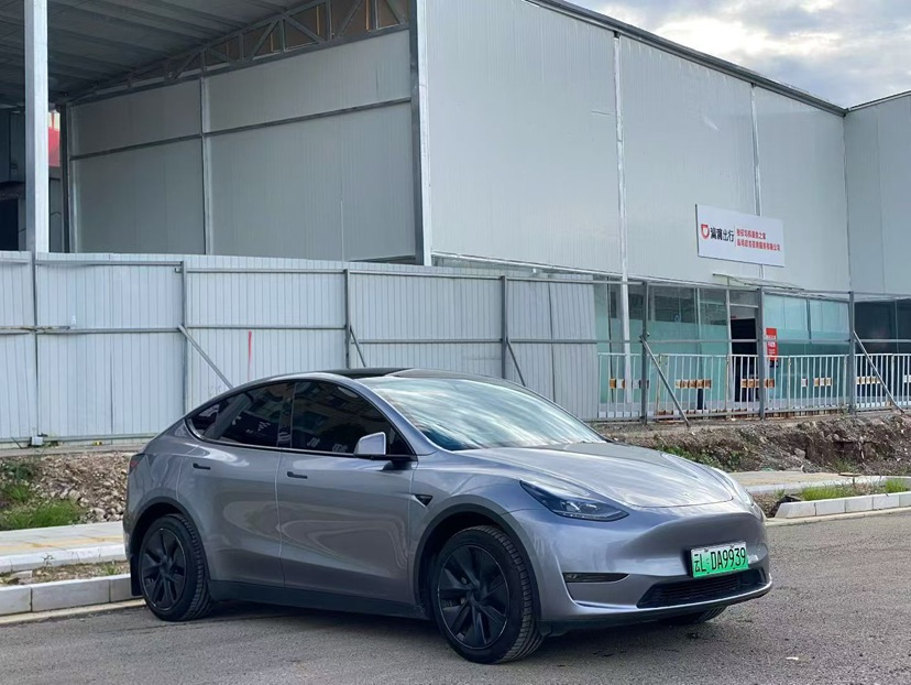 Tesla Model Y 2024 #2 Tesla Model Y 2024 car image #2