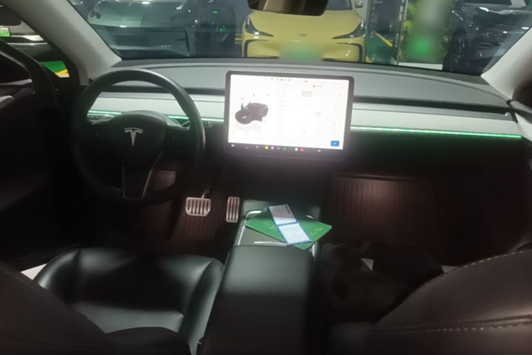 Tesla Model Y 2023 #10 Tesla Model Y 2023 car image #10