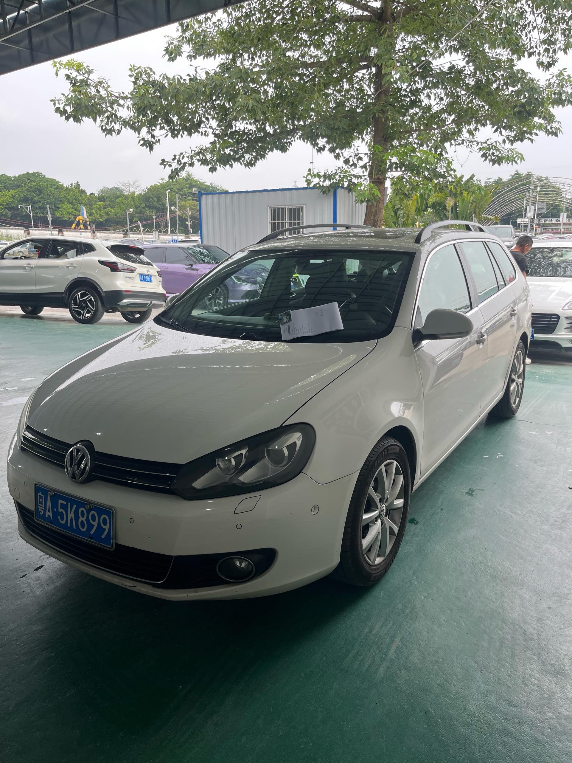 Volkswagen Golf (Imported) 2012 car image 