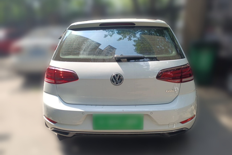 Volkswagen Golf 2018 car image #6