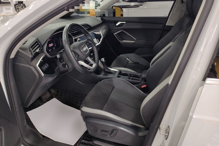 Audi Q3 2021 car image #15