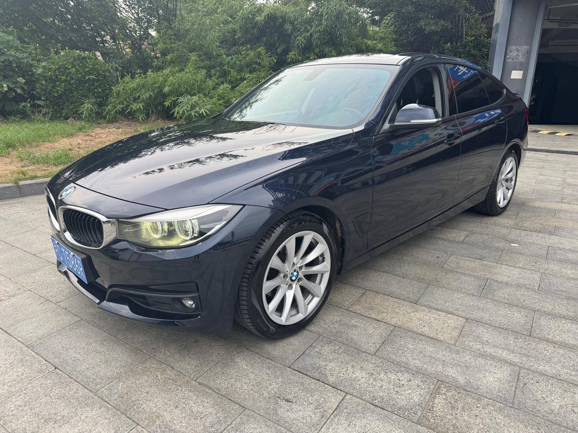 BMW 3 Series GT 2018 car image 