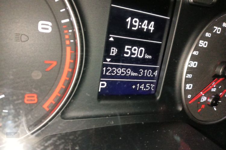 Audi Q3 2016 car image #14