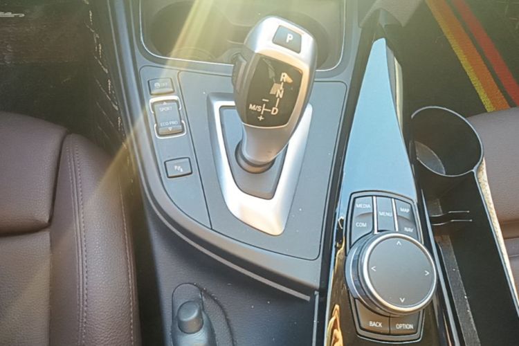 BMW 3 Series 2019 #18 BMW 3 Series 2019 car image #18