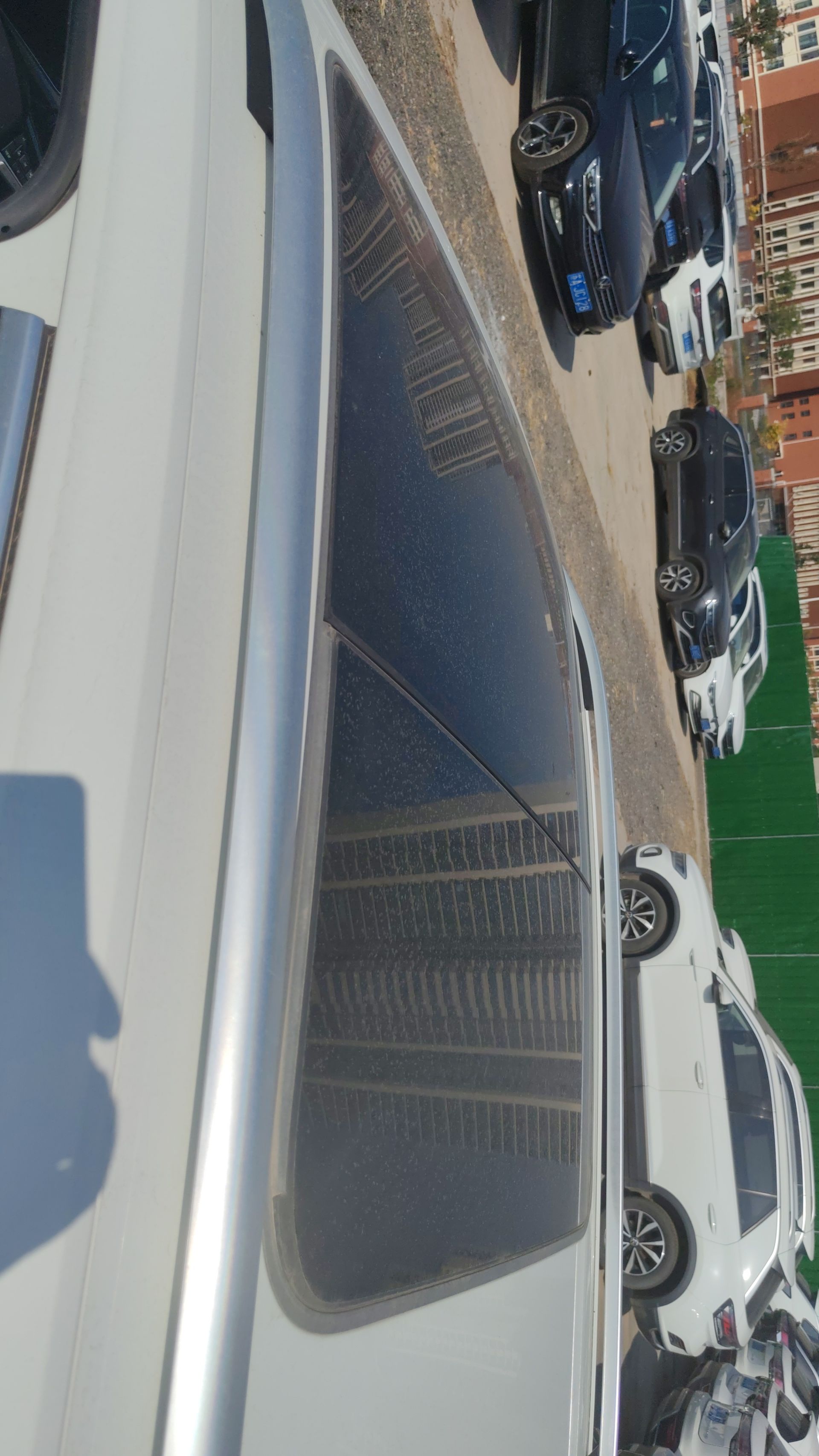 Volkswagen T-Roc 2024 car image #5