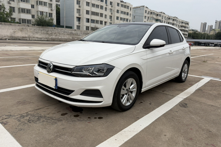 Volkswagen Polo 2021 car image #2