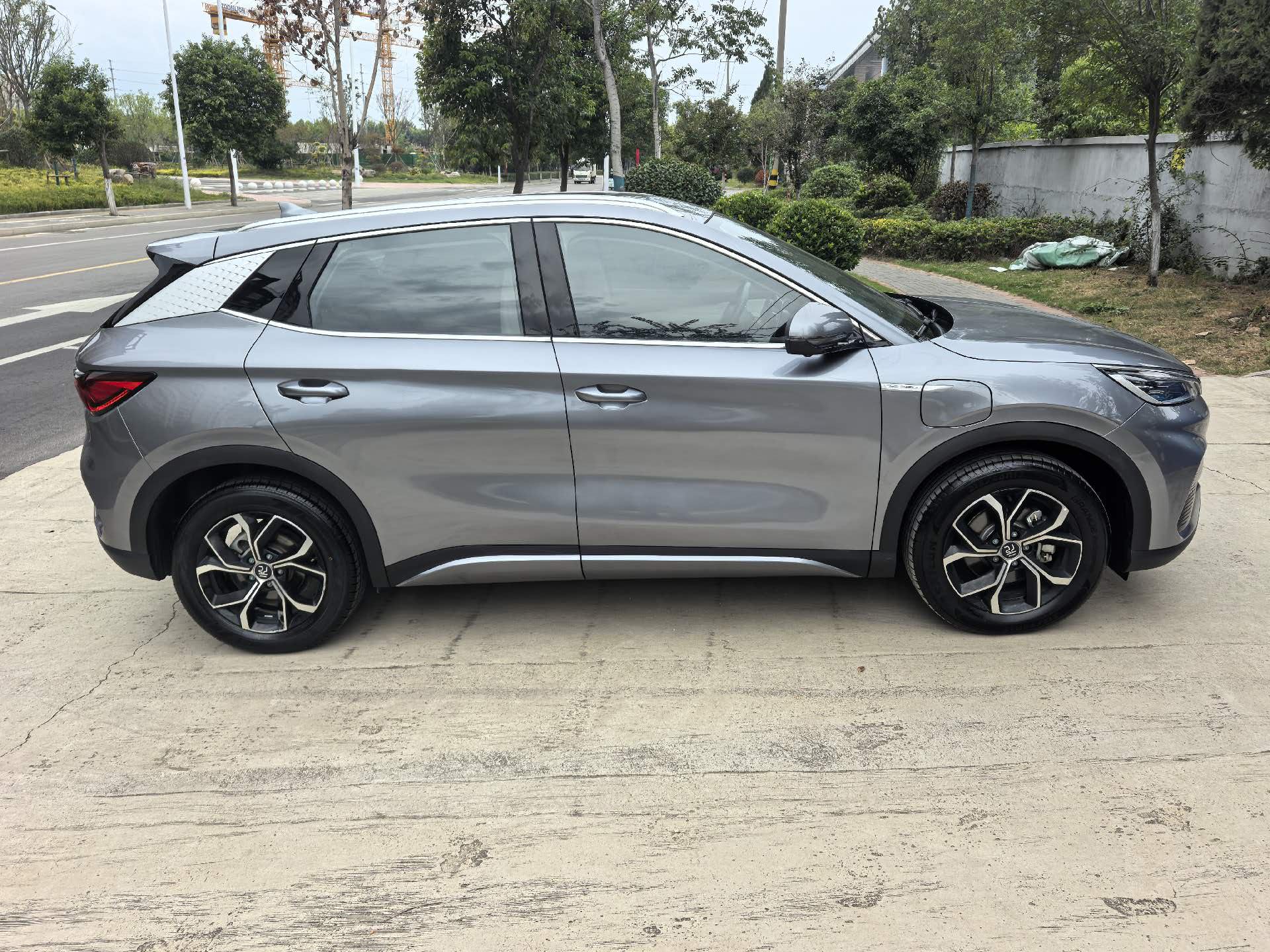 2025 car image #4
