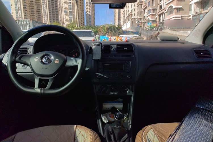 Volkswagen Polo 2016 car image #7