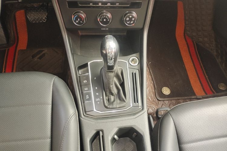 Volkswagen Lavida 2018 car image #14