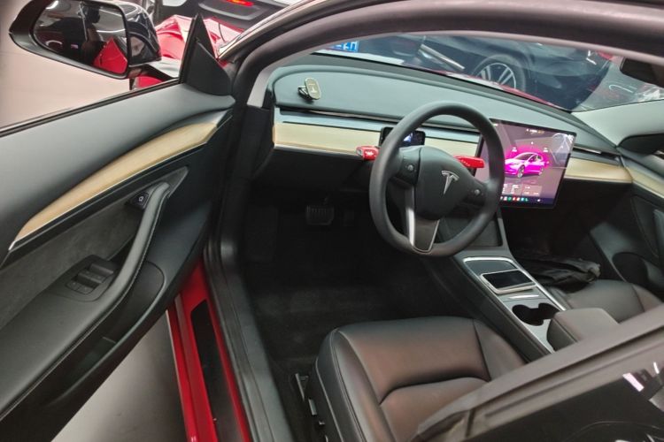 Tesla Model 3 2022 car image #16