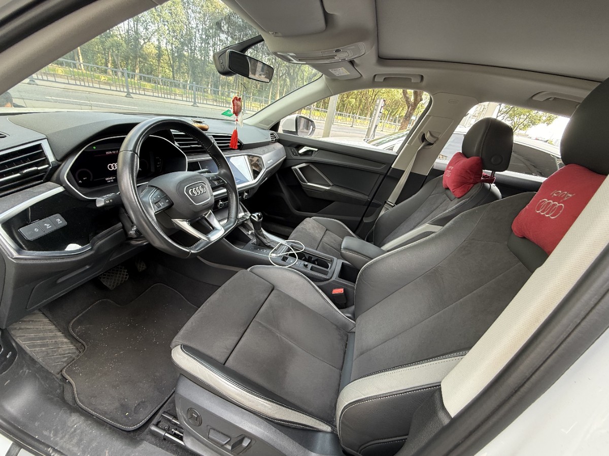 Audi Q3 2021 صورة سيارة #4